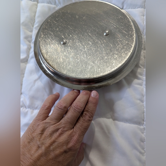 Le Creuset stainless steel 9 inch replacement lid.  GUC. 7.5 inch inside. th - Picture 5 of 7